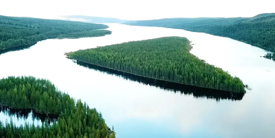 瑞典湖邊